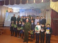 В Улюнской средней школе имени Сахара Хамнаева государственный инспектор БУ "Бурприрода" Валентин Базаров провел эко-уроки.