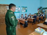 Сегодня в Телембинской средней школе наш государственный инспектор БУ "Бурприрода" Бадмажап Нимаев провел эко-уроки.